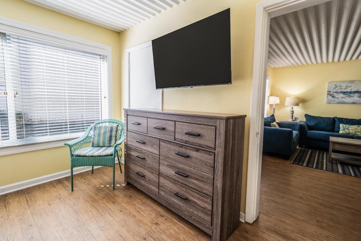 Two Bedroom Villa Sleeps 6 Has 2 Queen And 1 King Pawleys Island Bagian luar foto