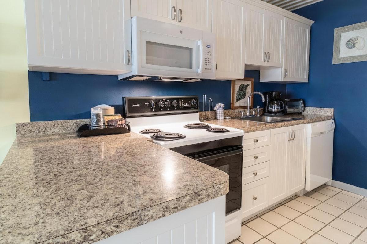 Two Bedroom Villa Sleeps 6 Has 2 Queen And 1 King Pawleys Island Bagian luar foto