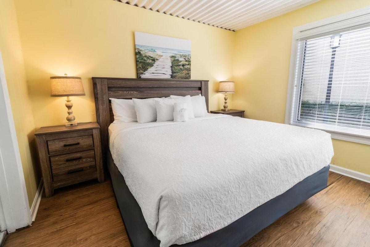 Two Bedroom Villa Sleeps 6 Has 2 Queen And 1 King Pawleys Island Bagian luar foto
